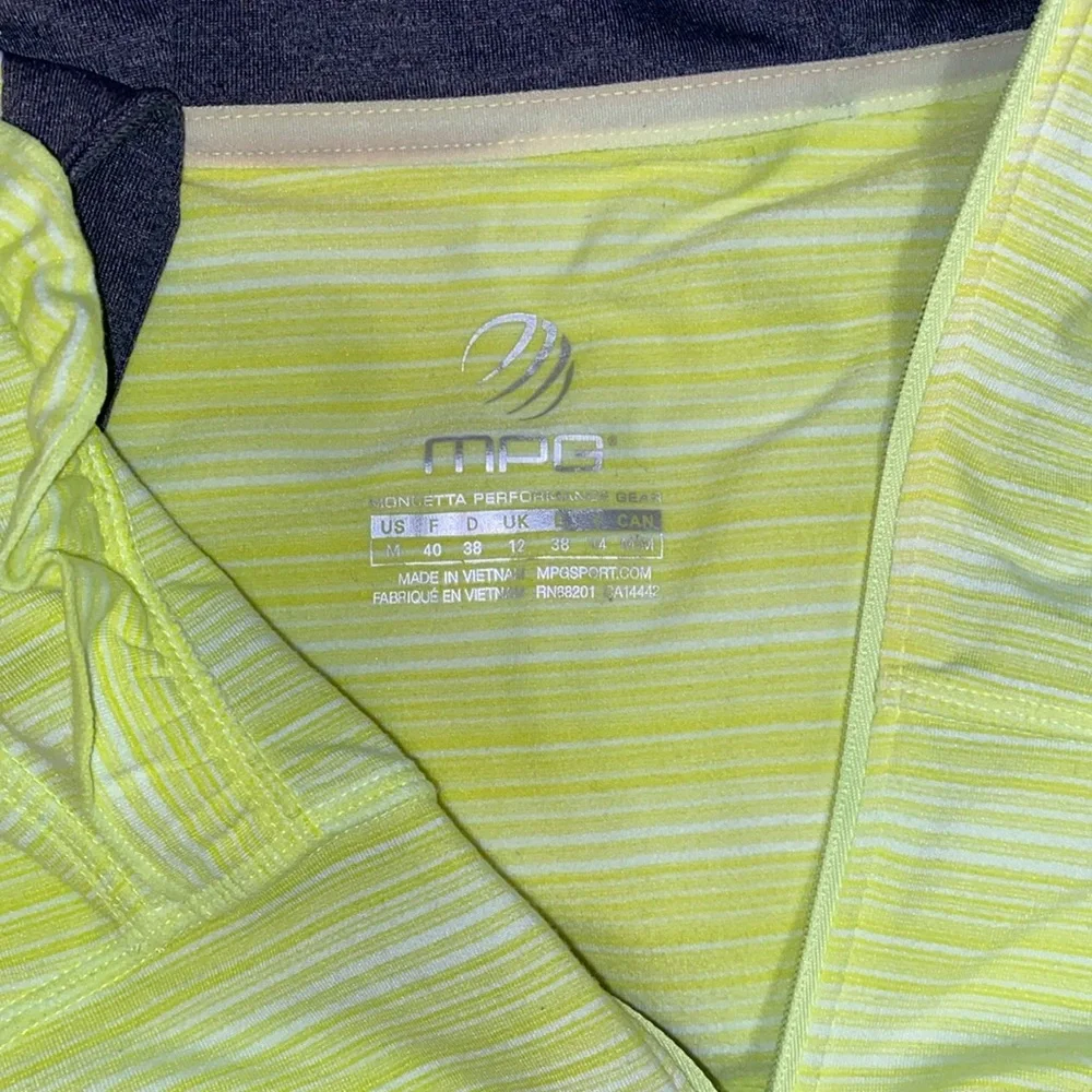 MPG activewear neon yellow top sz M hooded - Picture 5 of 5
